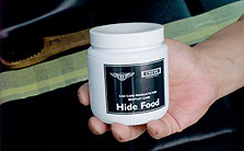 レザーインテリア（本革シート）メンテナンスの内容　専用メンテナンス・栄養剤「ハイドフード」で本革を保護します。